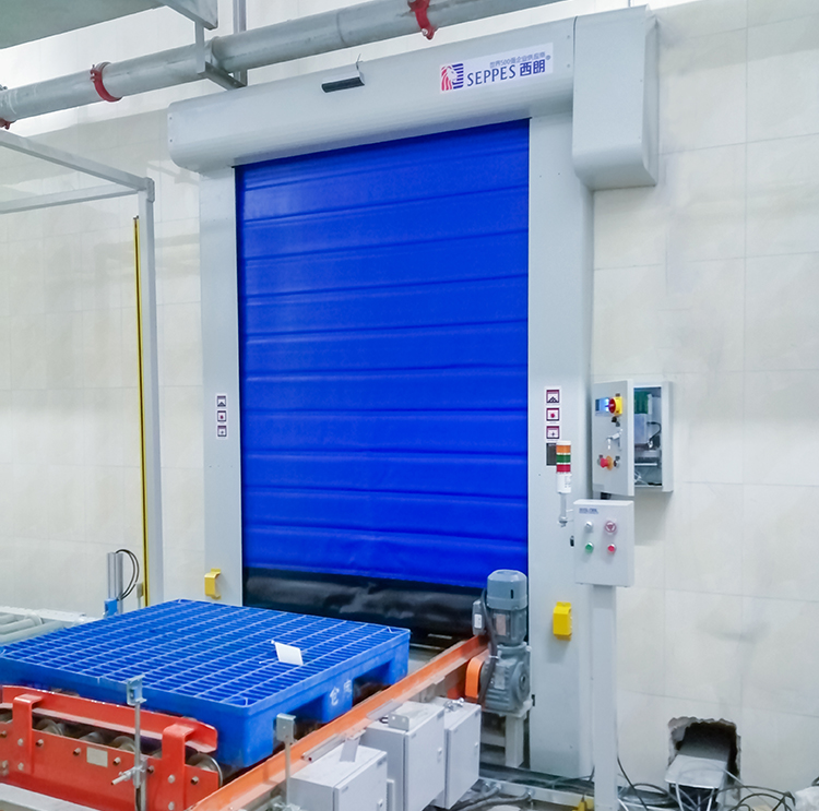 齐鲁制药有限公司保温快速门.jpg 齐鲁制药有限公司保温快速门.jpg