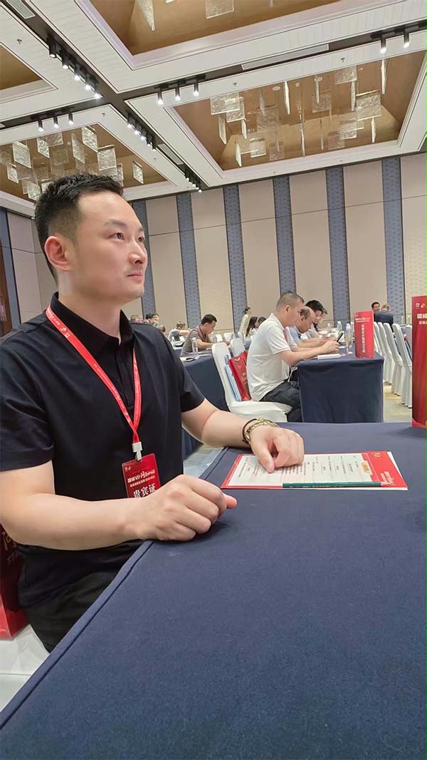 西朗门业董事长杨元嘉参会 西朗门业董事长杨元嘉参会